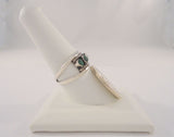 Vintage Handcrafted Signed Taxco Mexican Sterling Silver & Raw Teardrop Shaped Green Malachite Split-Side Ring w/ Antiquing & Rope Detailed Band Size 9